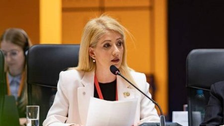 annitademetriou25-696x428