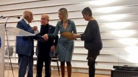 BB4042A4-3A43-4166-8A8C-4144FCEF199E