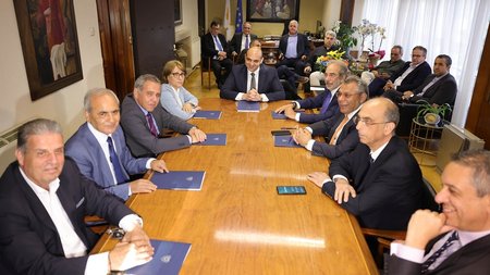 ΑΤΑ ΥΠΟΓΡΑΦΗ