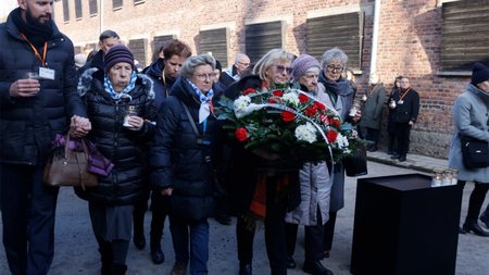 survivors-auschwitz-arthrou