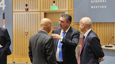 MIKhALES_LOUES_ANTONES_ROUBAS.width-750