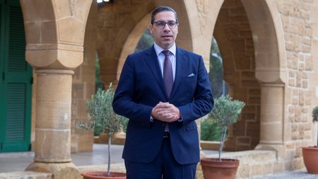 Kombos-outside-the-foreign-ministry-2048x1365