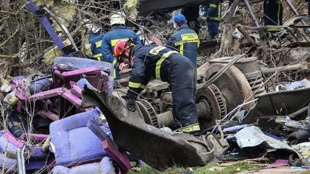 c4ed6836-b5e5-4391-9a3c-5a5558ae6288_tempi_pirosvestes