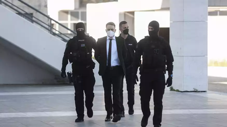 135ca8a1-3678-41c1-998f-50c79fd3720f