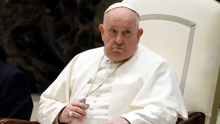 xrwma-papas-fragkiskos