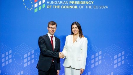 MixCollage-04-Sep-2024-10-18-AM-8227