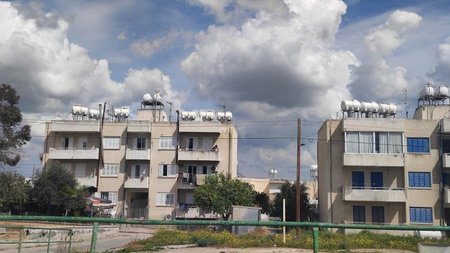 ΛΑΤΣΙΑ ΠΟΛΥΚΑΤΟΙΚΙΕΣ