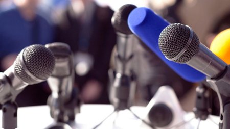 dimosiografika-mikrofona