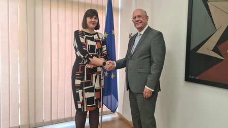 ΚΕΡΑΥΝΟΣ ΛΑΟΥΡΑ