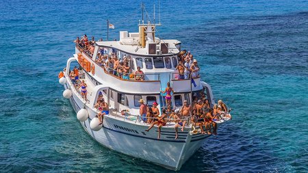 tourism_Cyprus_boat