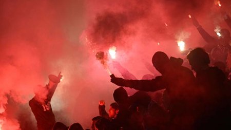 33271545-eintracht-fans-beim-auswaertsspiel-in-helsinki-3De9