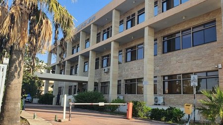 dikastirio-larnaka