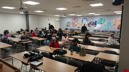 VRTEACHER - Virtual Reality-based Training to improvE digitAl Competences of teacHERs