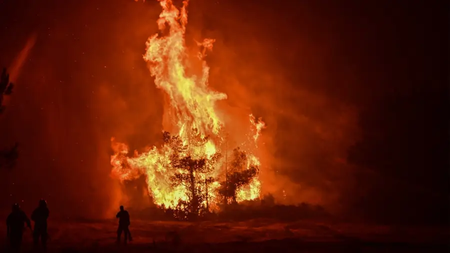 oropos_fire_night-4-eurokinissi-χρςμα