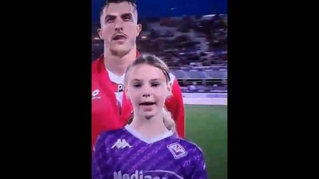 fiorentina-ball-girl_160409
