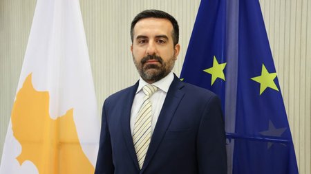 resumes_yfypourgosMetanastefsis_portrait-960x640