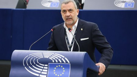 Λουκάς Φουρλάς