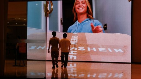 2025-04-16T124545Z_1383555543_RC2YYDAGHIIM_RTRMADP_5_USA-TRUMP-DE-MINIMIS-SHEIN