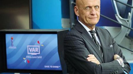 Collina referee