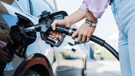 1892ca20-eb61-49d9-a01a-8b1c88a98a8b_stock-photo-cropped-view-woman-holding-fuel