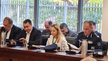 epitropinomikon1000.width-750