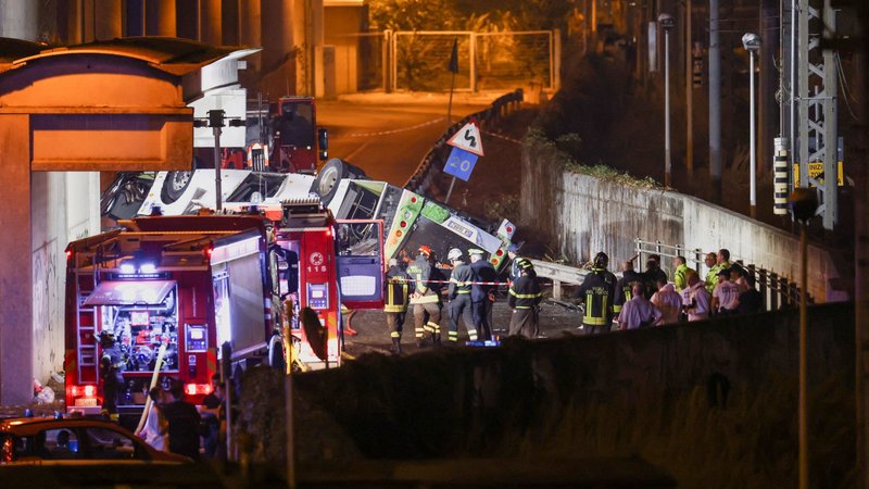 2023-10-03T234657Z_13878540_RC2BL3AZZDL2_RTRMADP_5_ITALY-COACH-CRASH