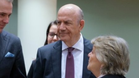 MixCollage-01-Dec-2023-08-34-AM-9715