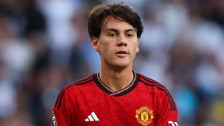 Facundo-Pellistri-of-Manchester-United