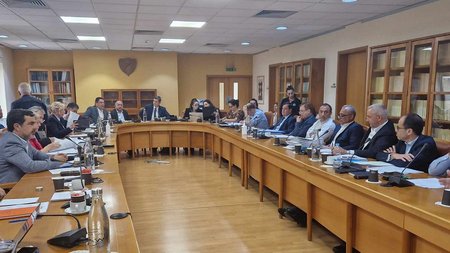 θεσμων
