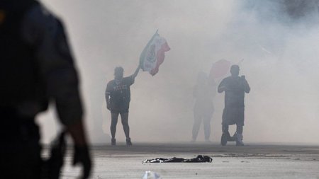 2025-06-08T130455Z_1944980229_RC2YXEAZKDNU_RTRMADP_5_USA-MIGRATION-PROTEST-LOS-ANGELES-1200x800