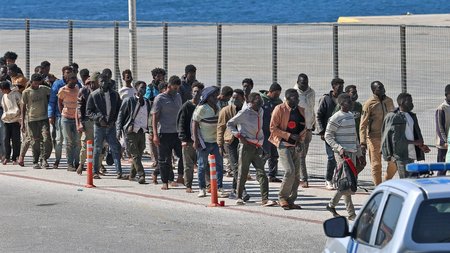 metanastes-limani-kriti_0