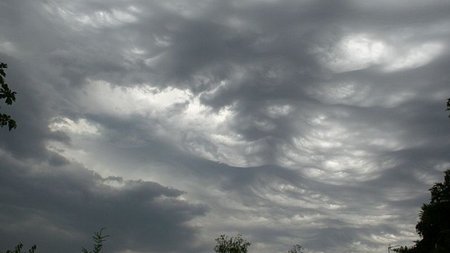 800px-Stratocumulus_lacunosusjkgkjhgf1