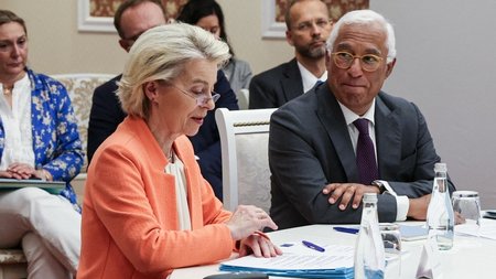 000_64U49KE-1280x865