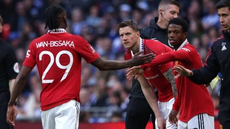 man-utd-stars-aaron-wan-bissaka-wout-weghorst-tyrell-malacia-700x367