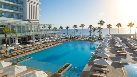 LCA_287_constantinos_great_0618_04.width-750