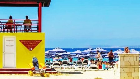 beach-lifeguard-tower-summer-sea-vacation-holi.width-750