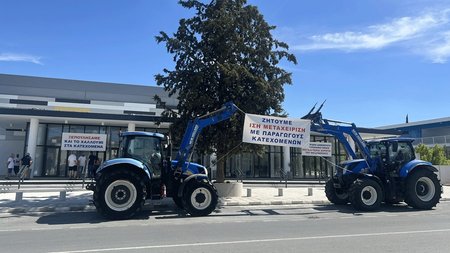 ΑΓΕΛΑΔΟΤΡΟΦΟΙ