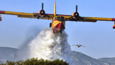 canadair-kananter-fotia-pyrkagia-intime-14-8-2023-b.jpg