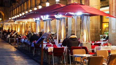 barcelona-tourism-shutterstock-xrwma