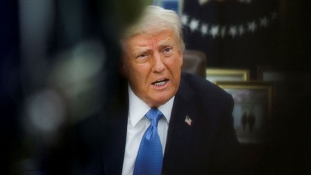 2025-01-31T231357Z_867027352_RC29LCA7A6P2_RTRMADP_5_USA-TRUMP