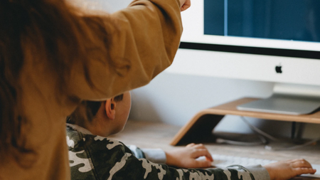 παιδιά-σπίτι-υπολογιστής-1280x720