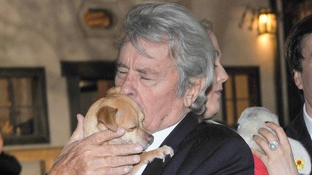 skynews-alain-delon-dog_6661912