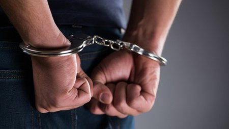 5e7ebde31e3c7_5e7eaa79156c4_arrest-2