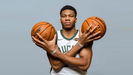 ΓΙΑΝΝΗΣ ΑΝΤΕΤΟΚΟΥΜΠΟ 1